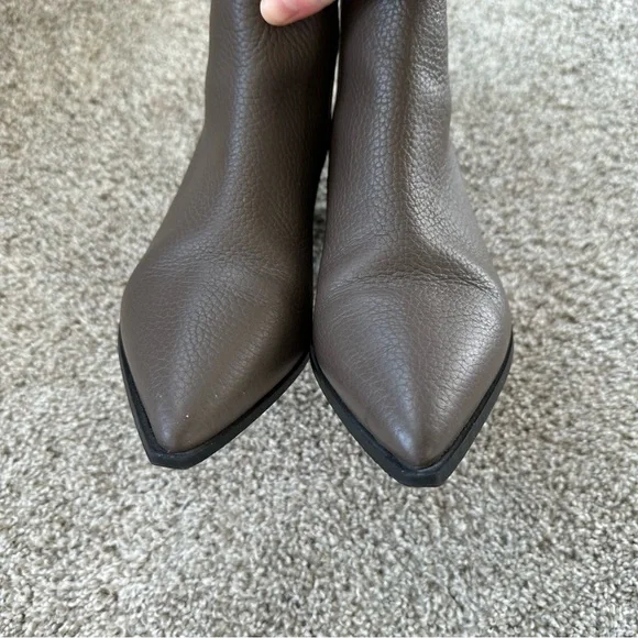 Everlane Boss Boot in Pebbled Leather - Picture 3 of 5